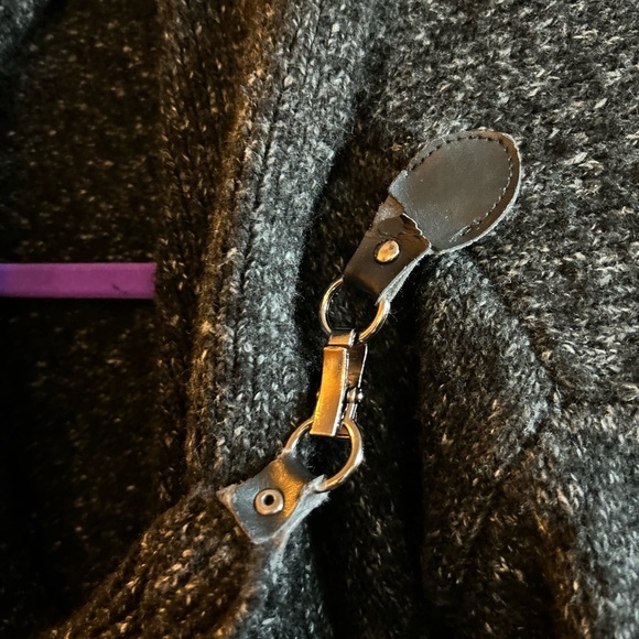 Women's Gray Knit Cardigan Sweater M Unique Clasp‎ Casual - Picture 6 of 6